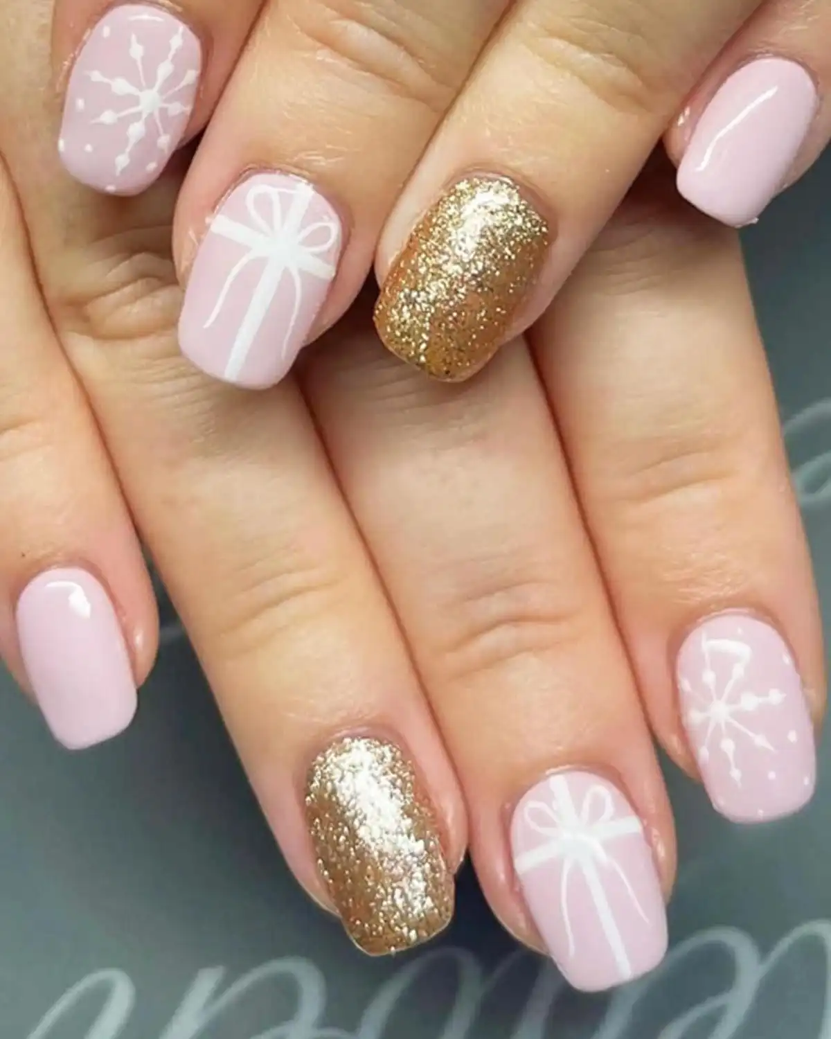 ZWENJIE 24 Pcs Christmas Press on Nails