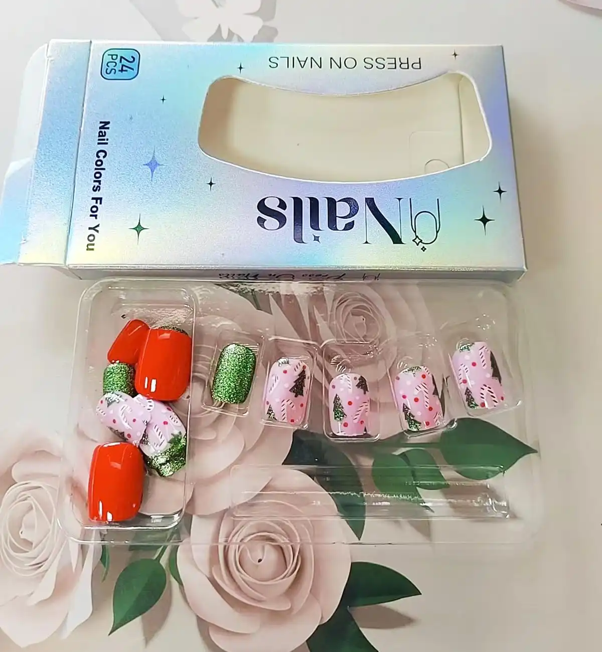 24Pcs Christmas Press on Nails Short Square - Red Fake Nails Green Glitter False Nails Press Ons Nail Art Tips With Christmas Tree Cane Design